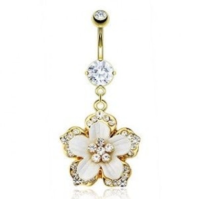 Vergulde navelpiercing met een bloem