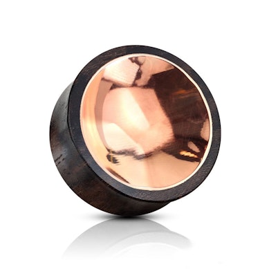 Holle plug uit hout met koperen voorkant