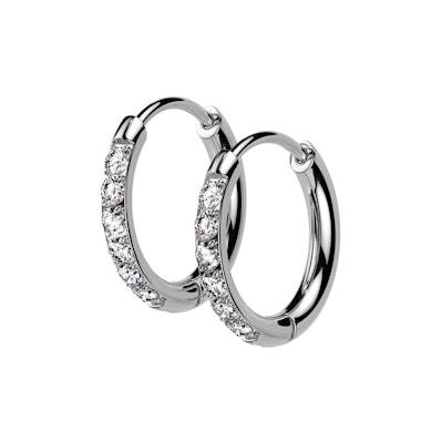 Tweetal huggie ringen van chirurgisch staal met steentjes