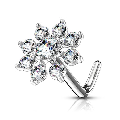 Neuspiercing met steentjes in de vorm van een ster