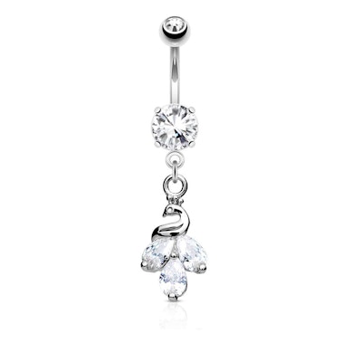 Navelpiercing met een pauw als hanger