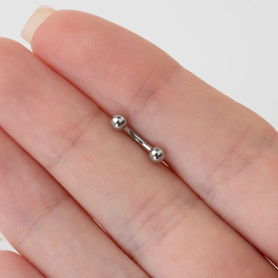 Gebogen staaf uit titanium met interne schroefdraad