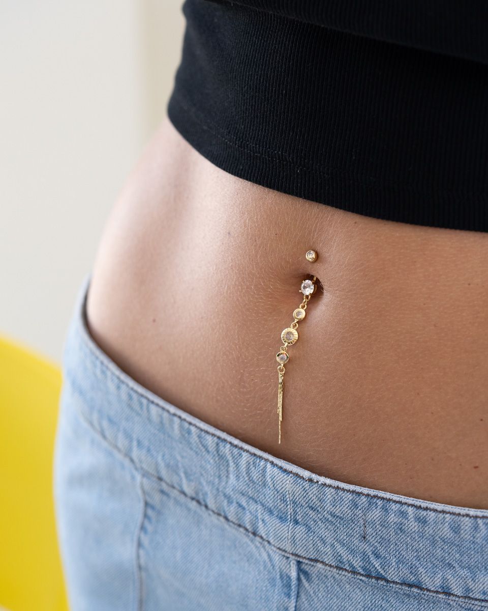Navelpiercing met elegante hanger