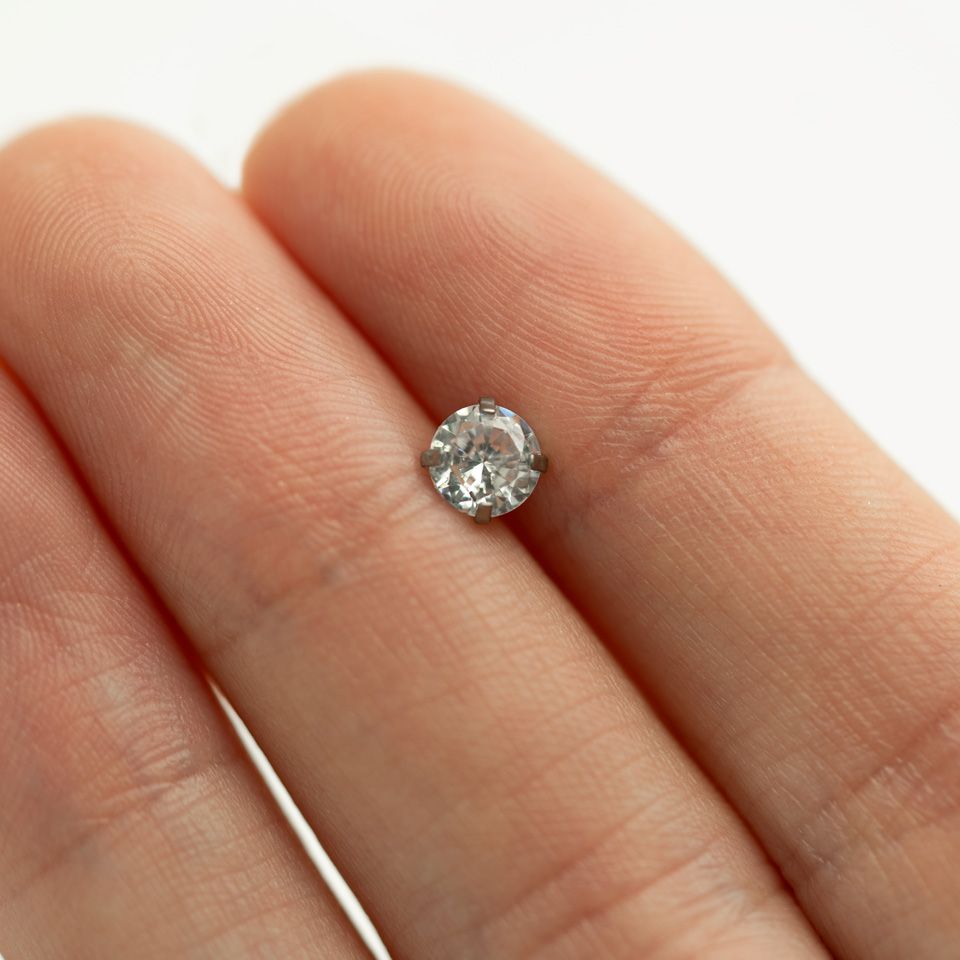 Dermal met een grote steen