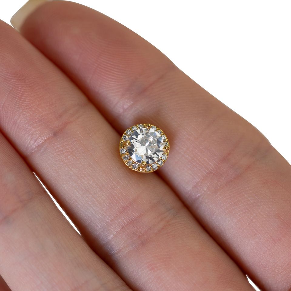 Ronde dermal met facetgeslepen centrumsteen in verschillende kleuren