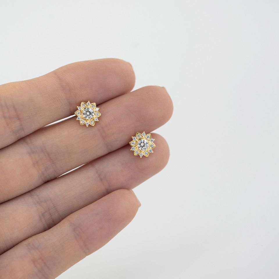 Labret met steenbezette lotusbloem en inwendig schroefdraad