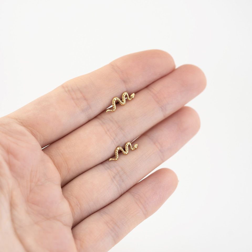 push-in titanium labret met slang