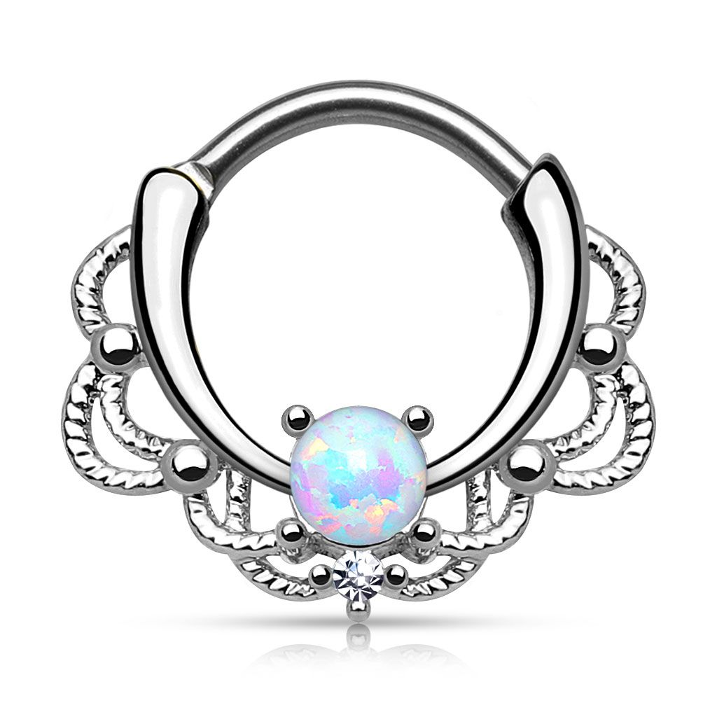 Septumpiercing met opaalsteen en kettingdesign