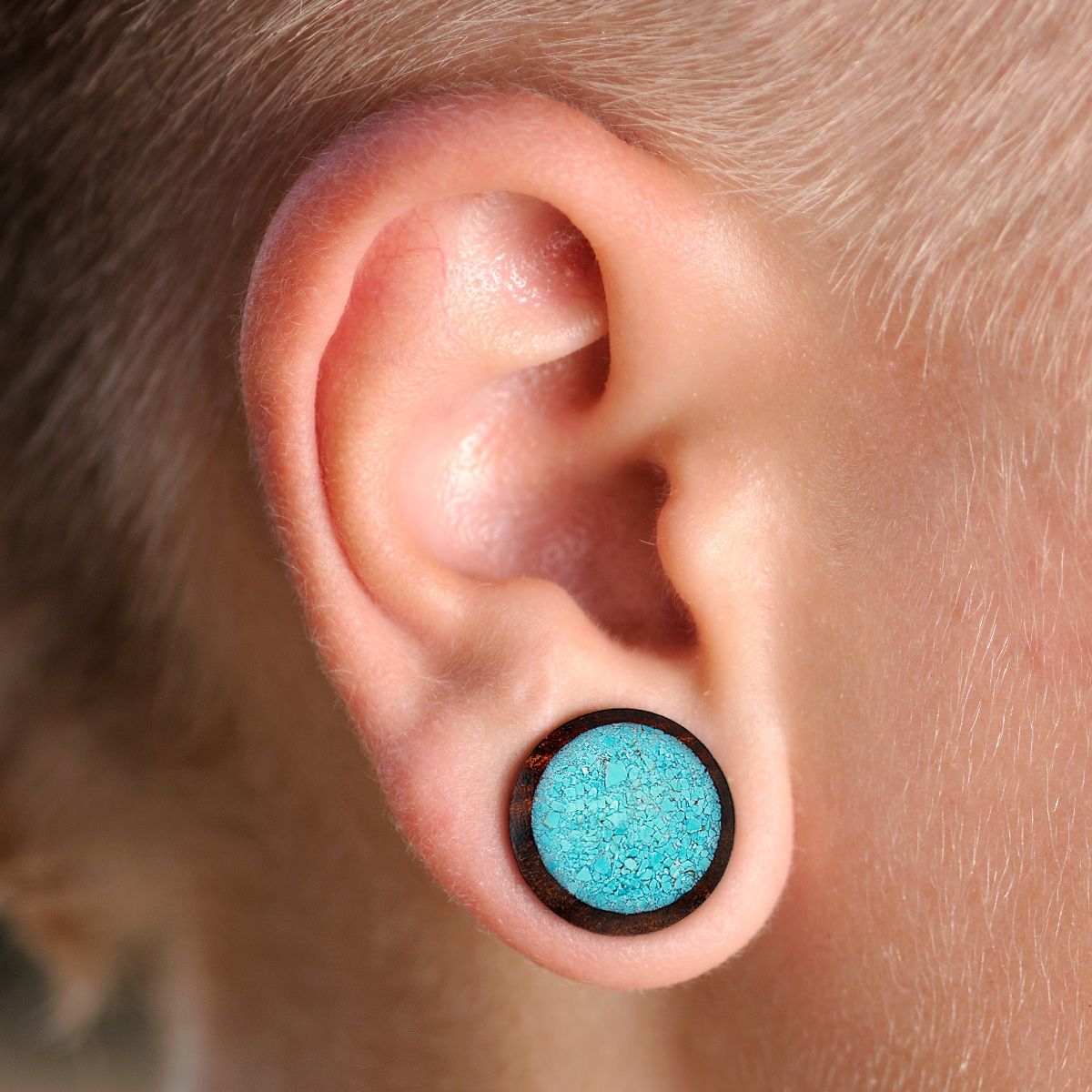 Plug uit hout met een gefragmenteerde turquoise