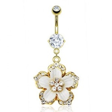 Vergulde navelpiercing met een bloem
