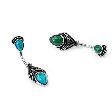 Navelpiercing met antiek filigraandesign en druppelvormige steen