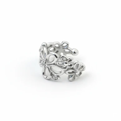 Earcuff met bloemen van chirurgisch staal
