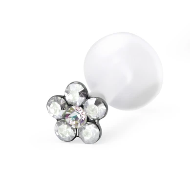 Labret met een bloem