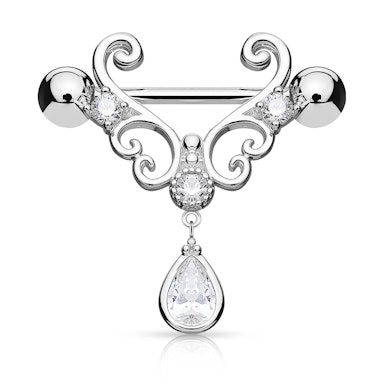 Tepelpiercing-met-hartjesvorm-en-steentjes
