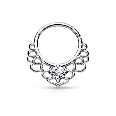 Septumpiercing met lotusbladeren