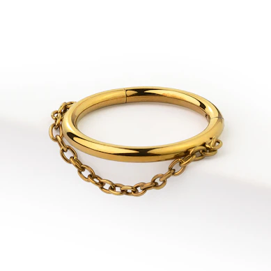 Scharnierende ring met kettinkje