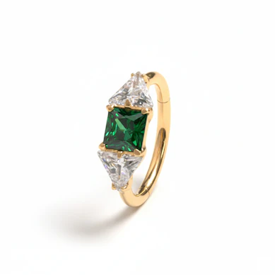 Titanium ring met centrale groene steen