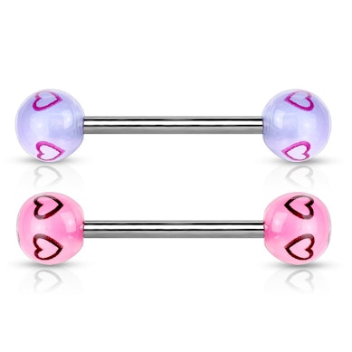Tongpiercing met kleine hartjes