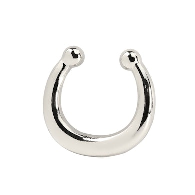 Fake septumpiercing met eenvoudig design