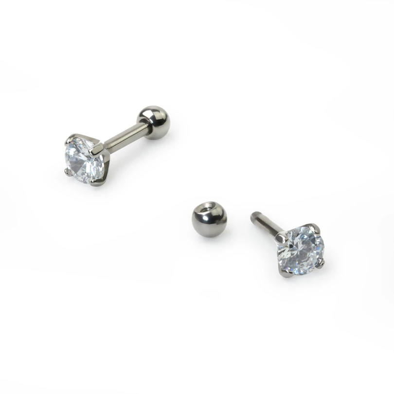 Oorpiercing van titanium met ronde steen