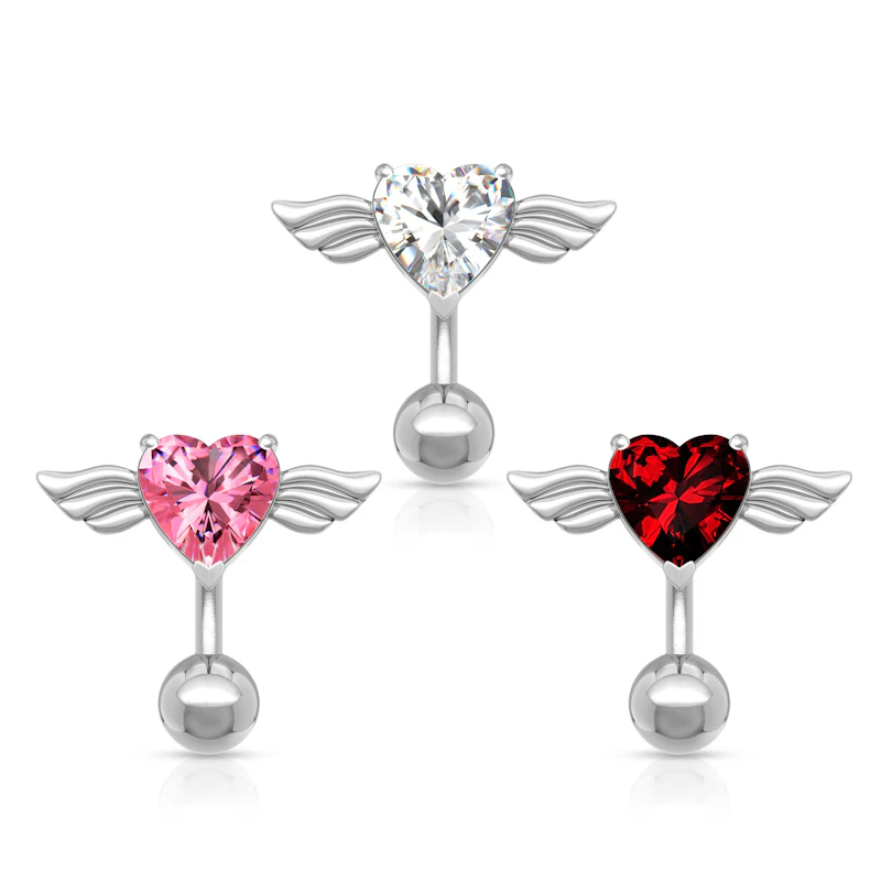 Navelpiercing met een hart en vleugels