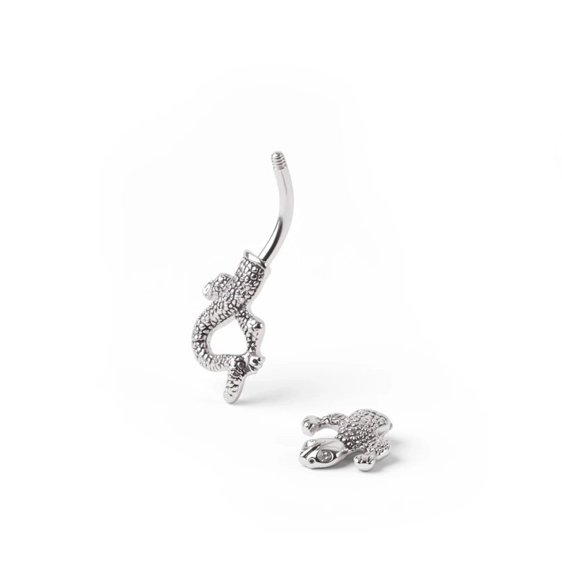 Navelpiercing met een hagedis