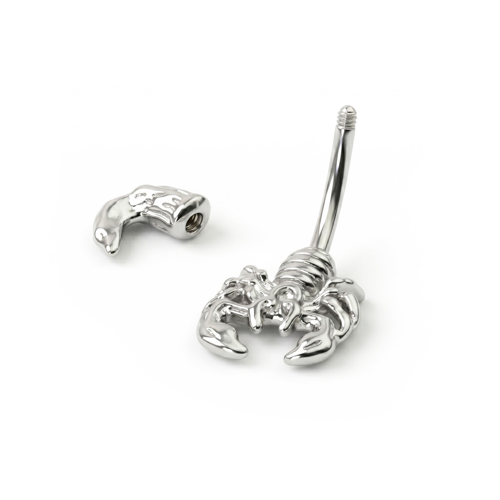 Navelpiercing met een schorpioen