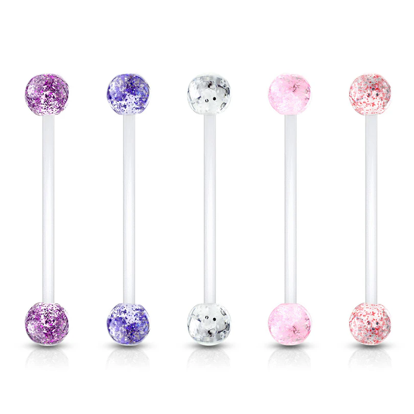 Navelpiercing voor zwangeren met glitterballetjes