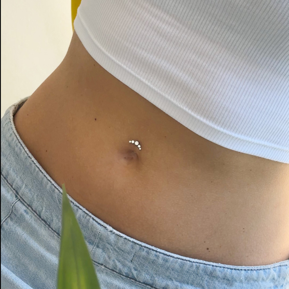 Zwevende titanium navel ring met kristallen