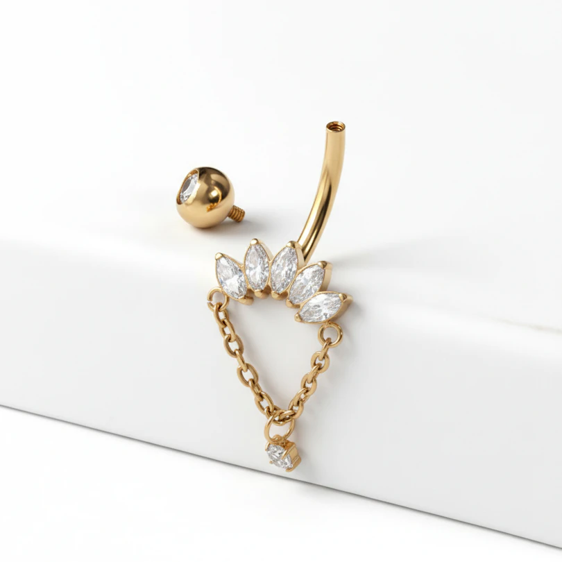 Titanium navel ring met marquise stenen en bedel aan ketting