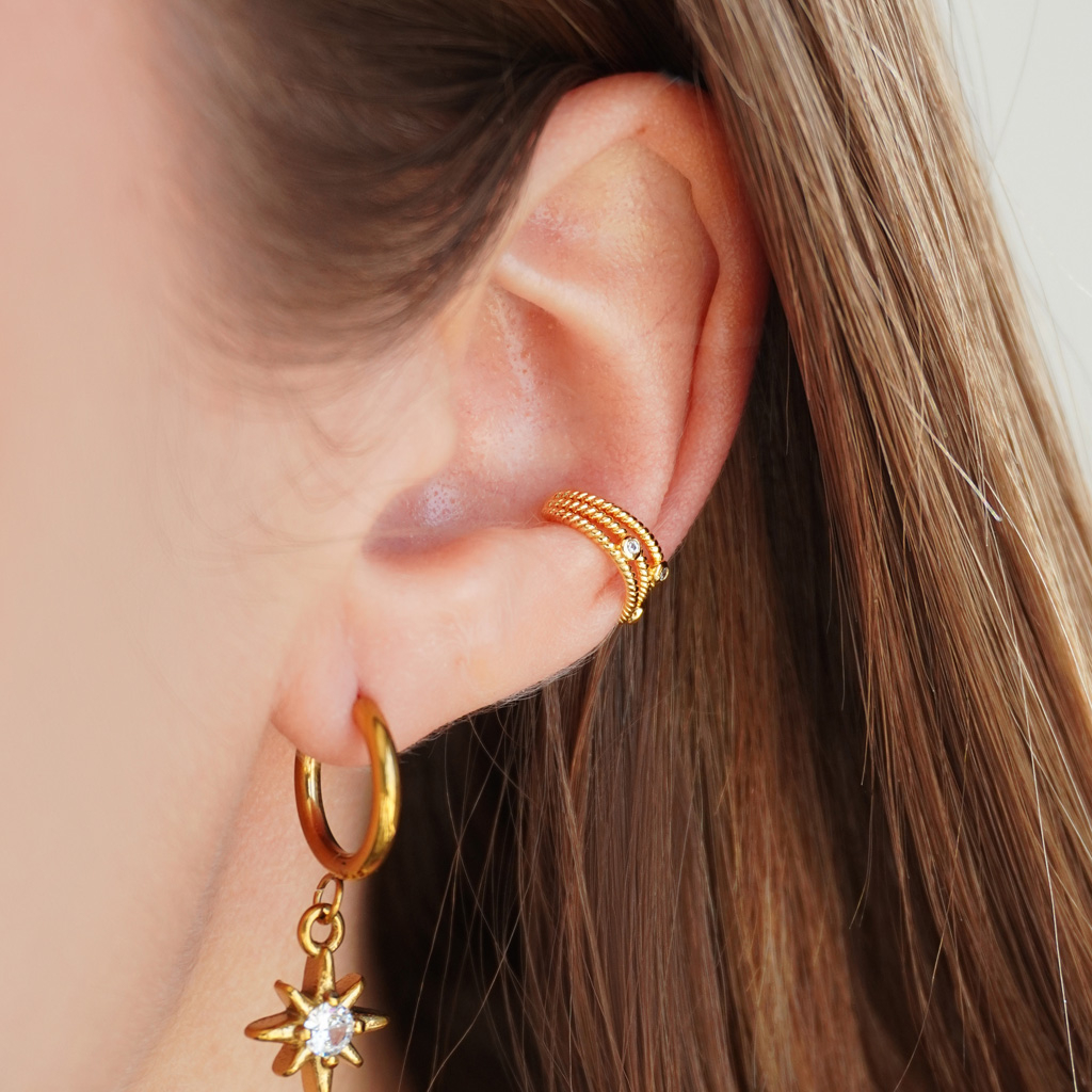 Drievoudige gedraaide earcuff met drie steentjes