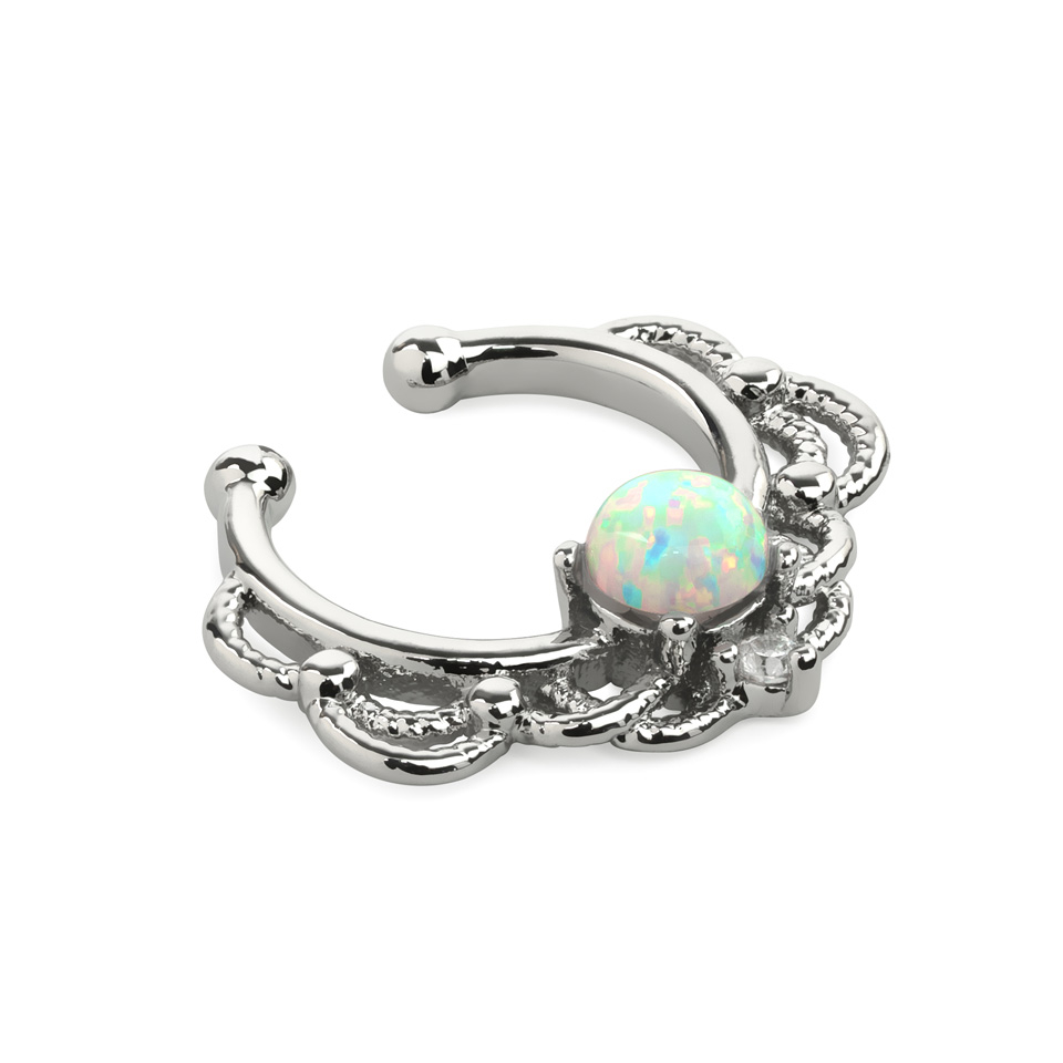 Fake septumpiercing met een opaalsteen en kettingdesign