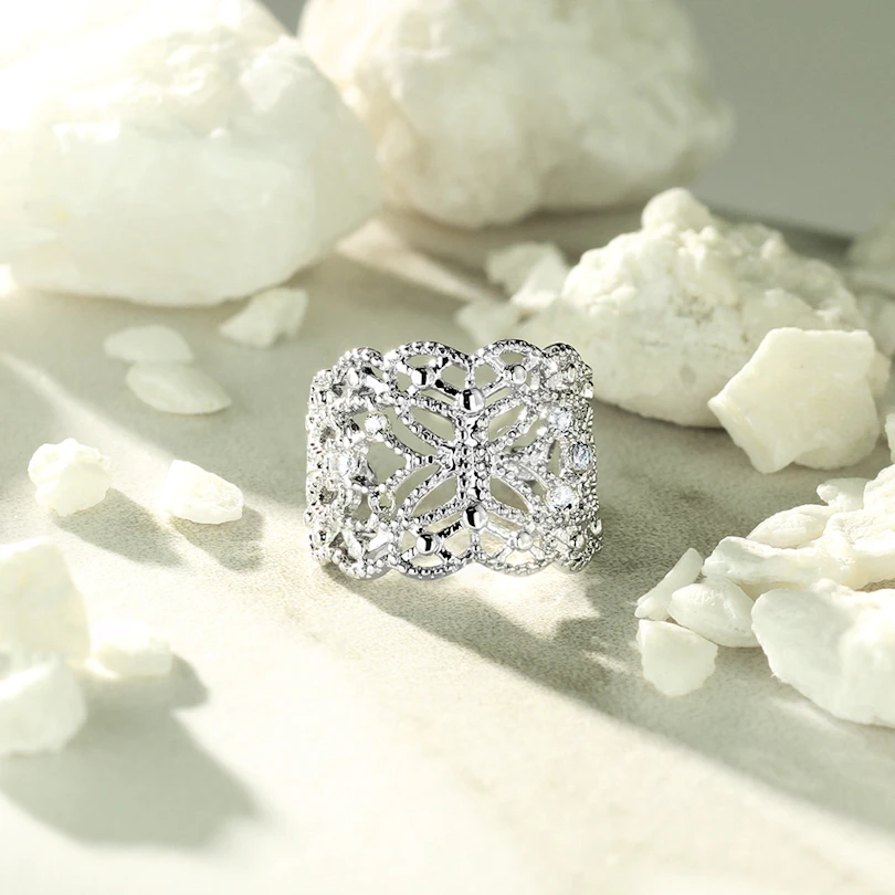 Earcuff met filigraan vlinder