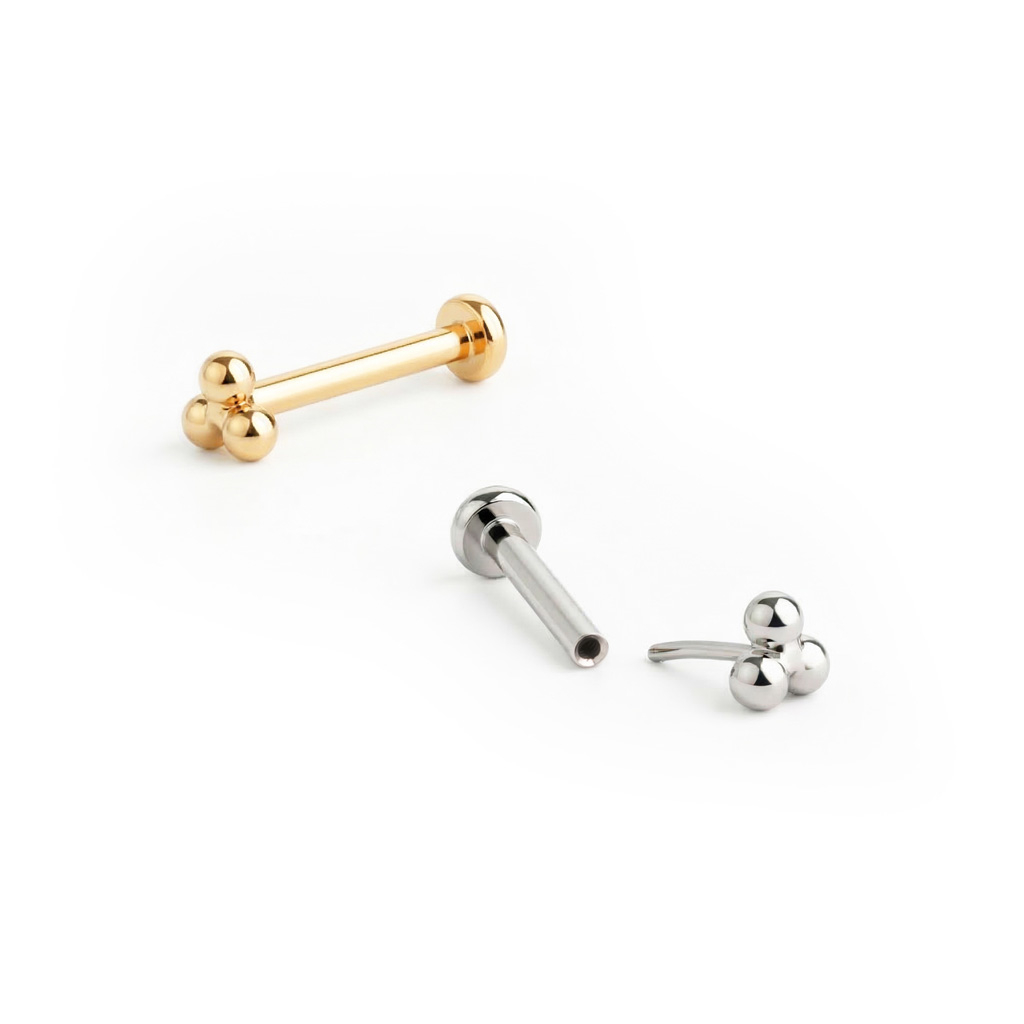 Push-in labret van titanium met driehoekig balletjes design
