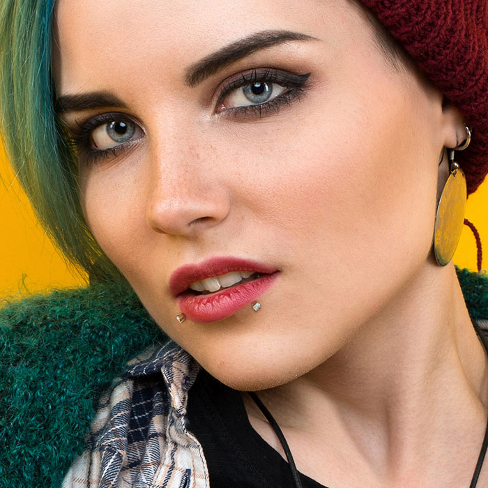 14 karaats massief gouden labret met een steentje en een bioplast staafje