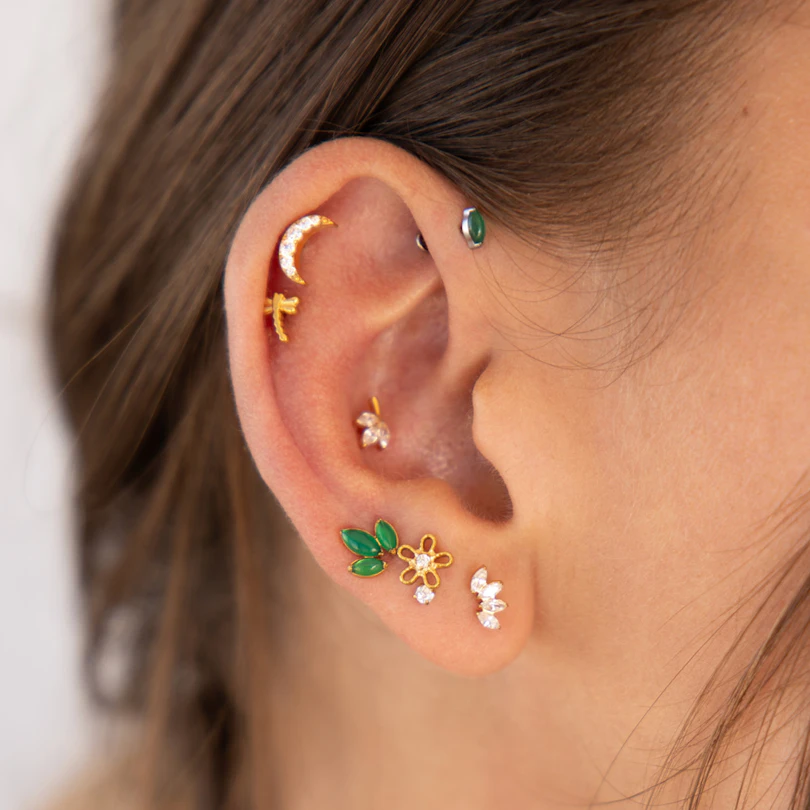 Maan labret met stervormige achterkant van titanium