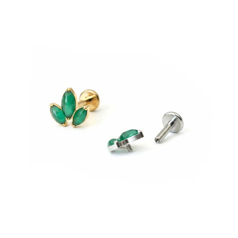Titanium labret met trio steentjes in marquise snit