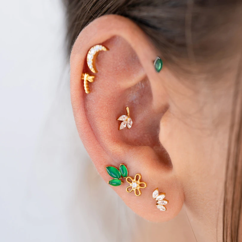 Titanium labret met trio steentjes in marquise snit