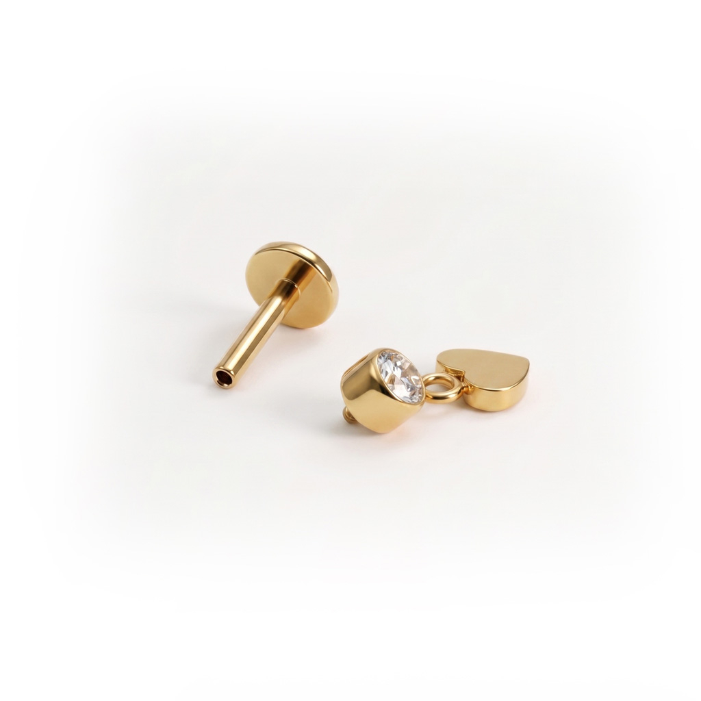 Titanium labret met hartbedeltje