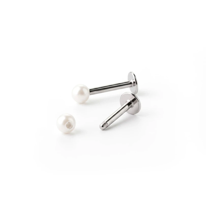 Labret met een parel balletje uit acryl in veel verschillende kleuren