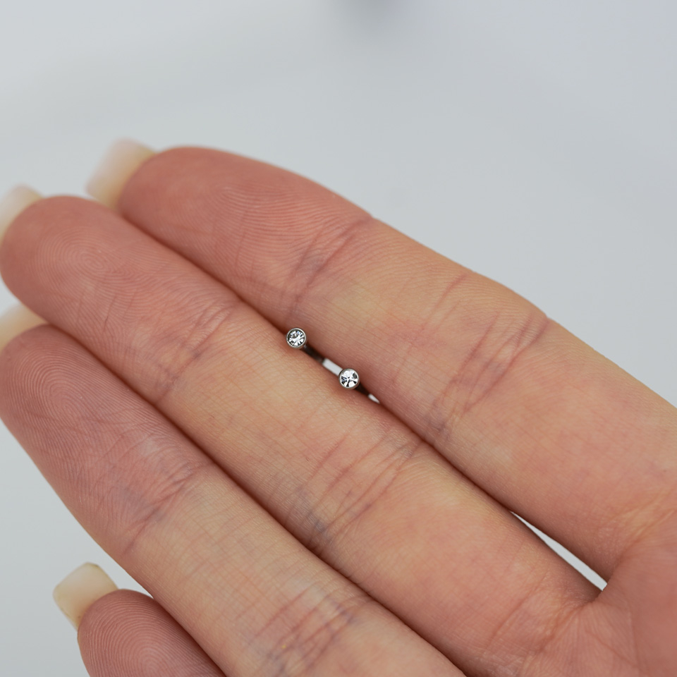 Labret met een klein steentje en interne schroefdraad