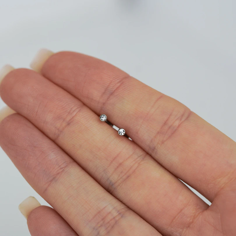 Labret met een klein steentje en interne schroefdraad