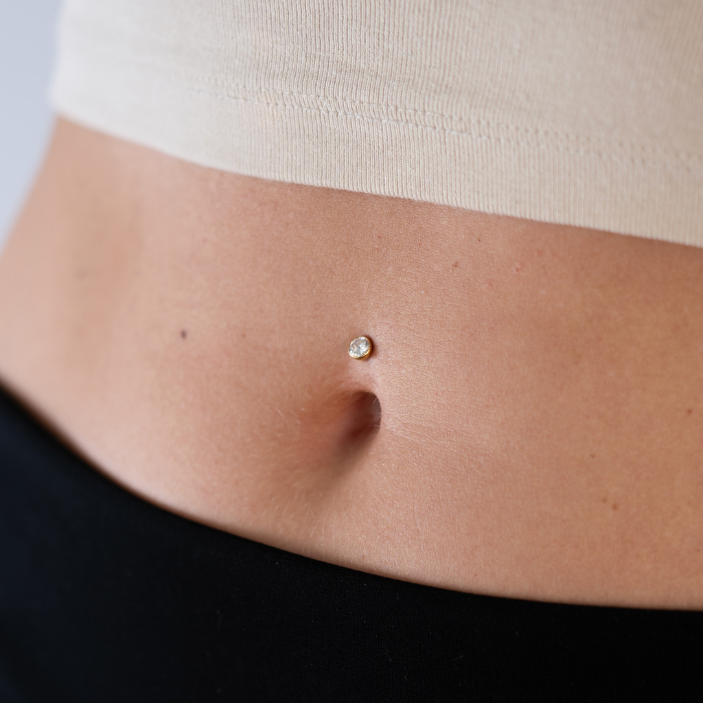 Zwevende navel piercing in titanium