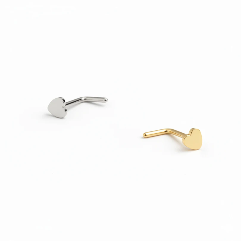 Titanium neus stud met hartje