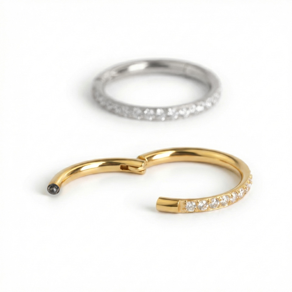 Ring met scharnier uit chirurgisch staal met steentjes