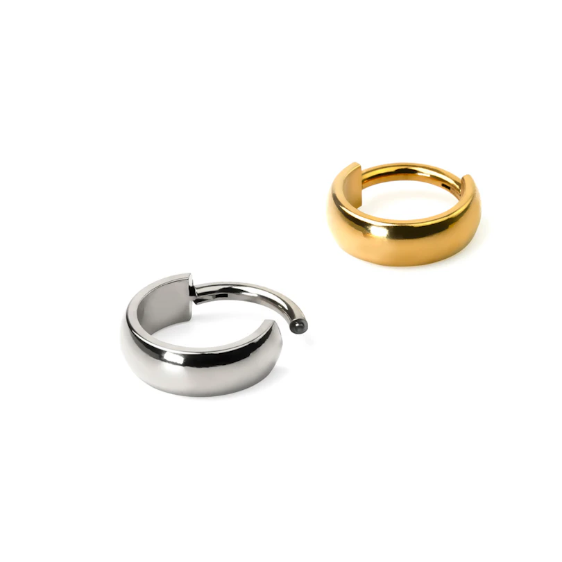 Scharnierende segment ring van titanium met naar buiten gerichte welving