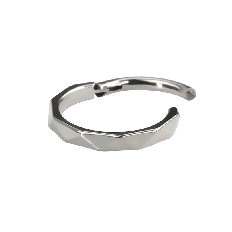 Neusring van titanium met diamantpatroon