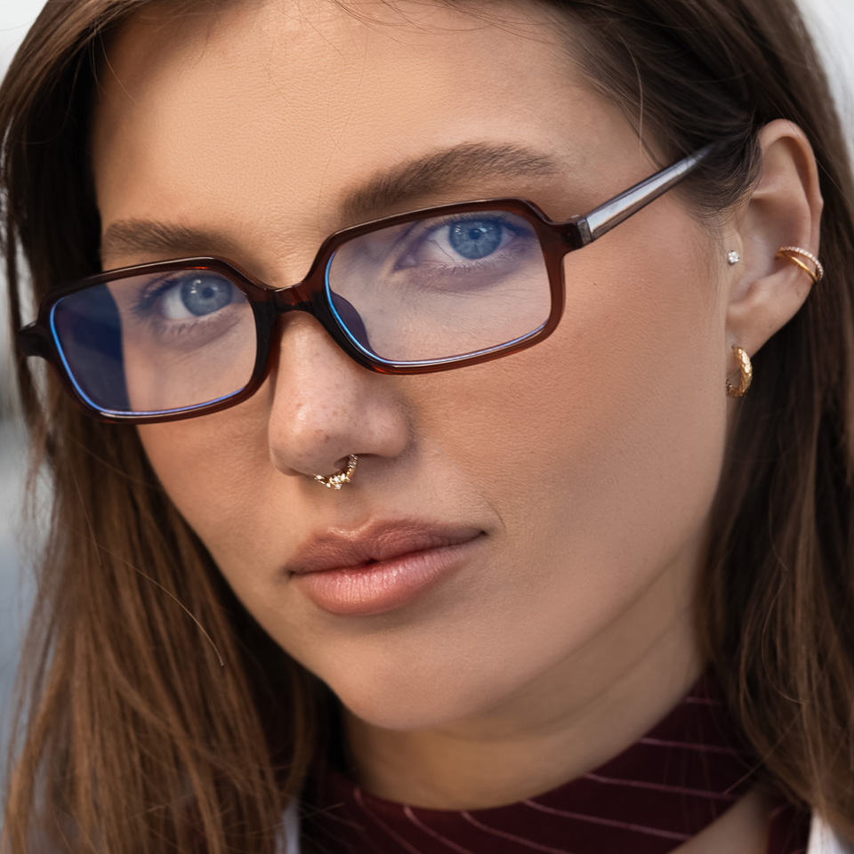 Naar voren gerichte ring met vlinders