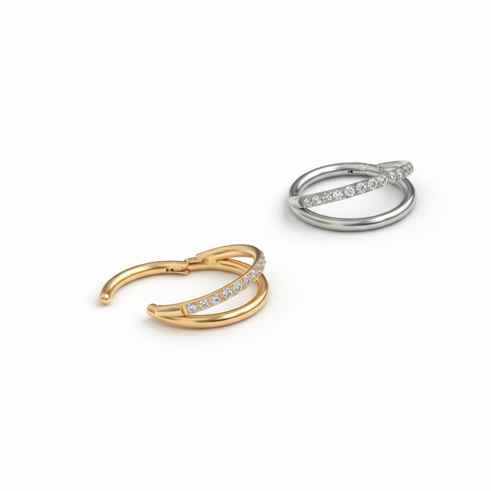 Titanium dubbele ring met steentjes op een band