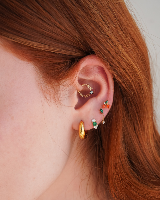 Titanium ring met centrale groene steen